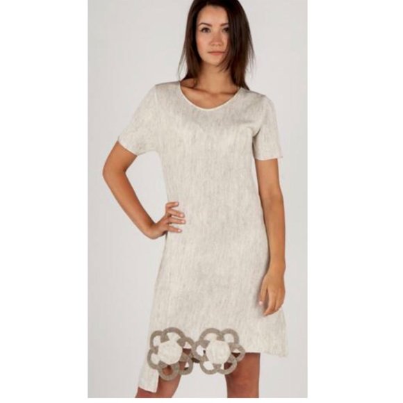 NWT Italian Asymmetric Knit Linen Dress with Handmade Floral Applique  L cream - Picture 1 of 9